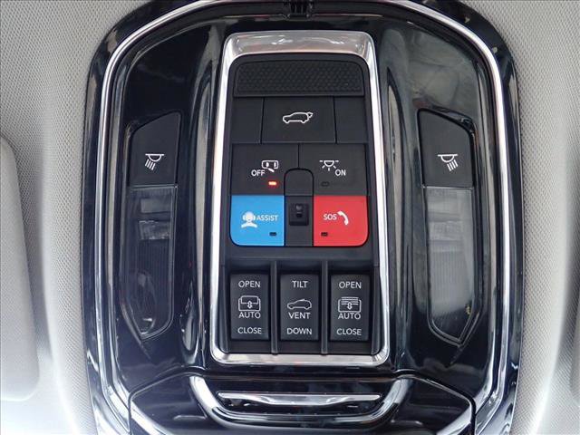 Used 2022 Jeep Grand Cherokee Overland w/ Advanced Protech Group III AWD/4WD image 24