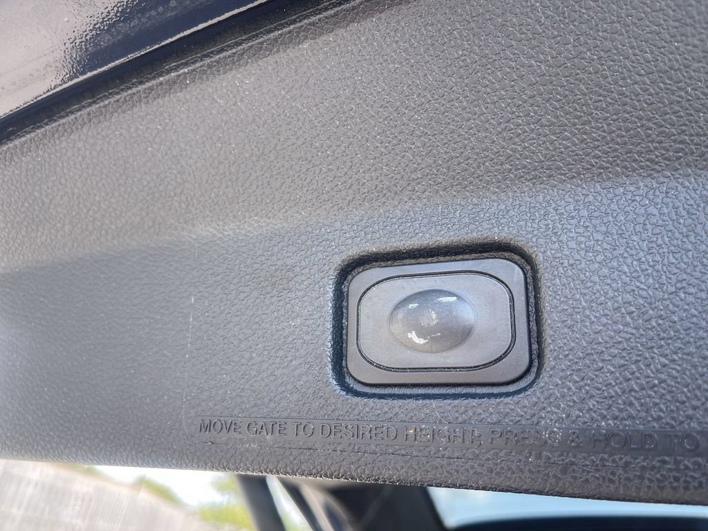 Used 2019 Ford Explorer XLT w/ Equipment Group 202A AWD/4WD image 17