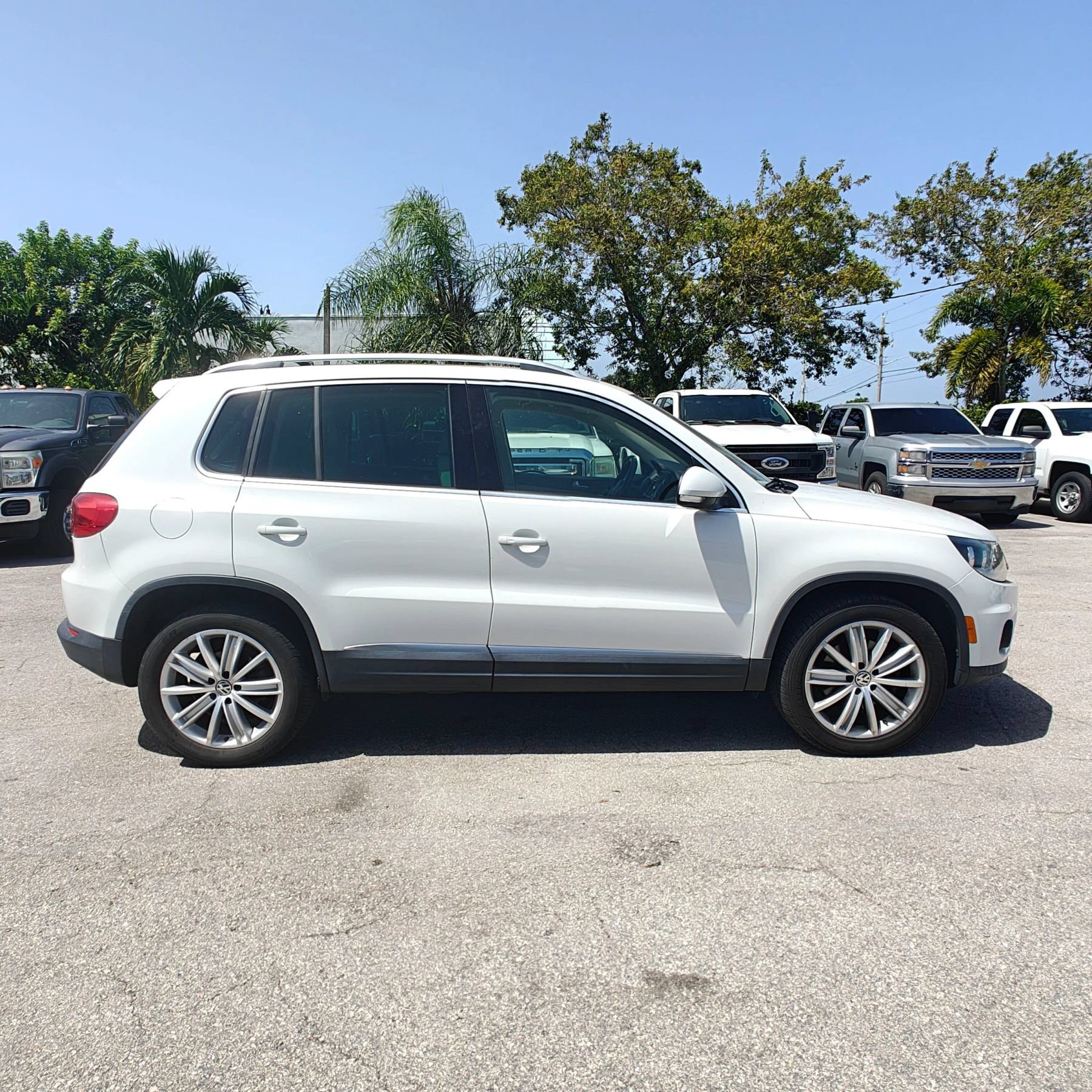 Used 2015 Volkswagen Tiguan SE FWD image 9