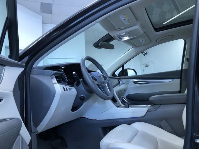 Used 2017 Cadillac XT5 Luxury w/ Driver Awareness Package AWD/4WD image 11