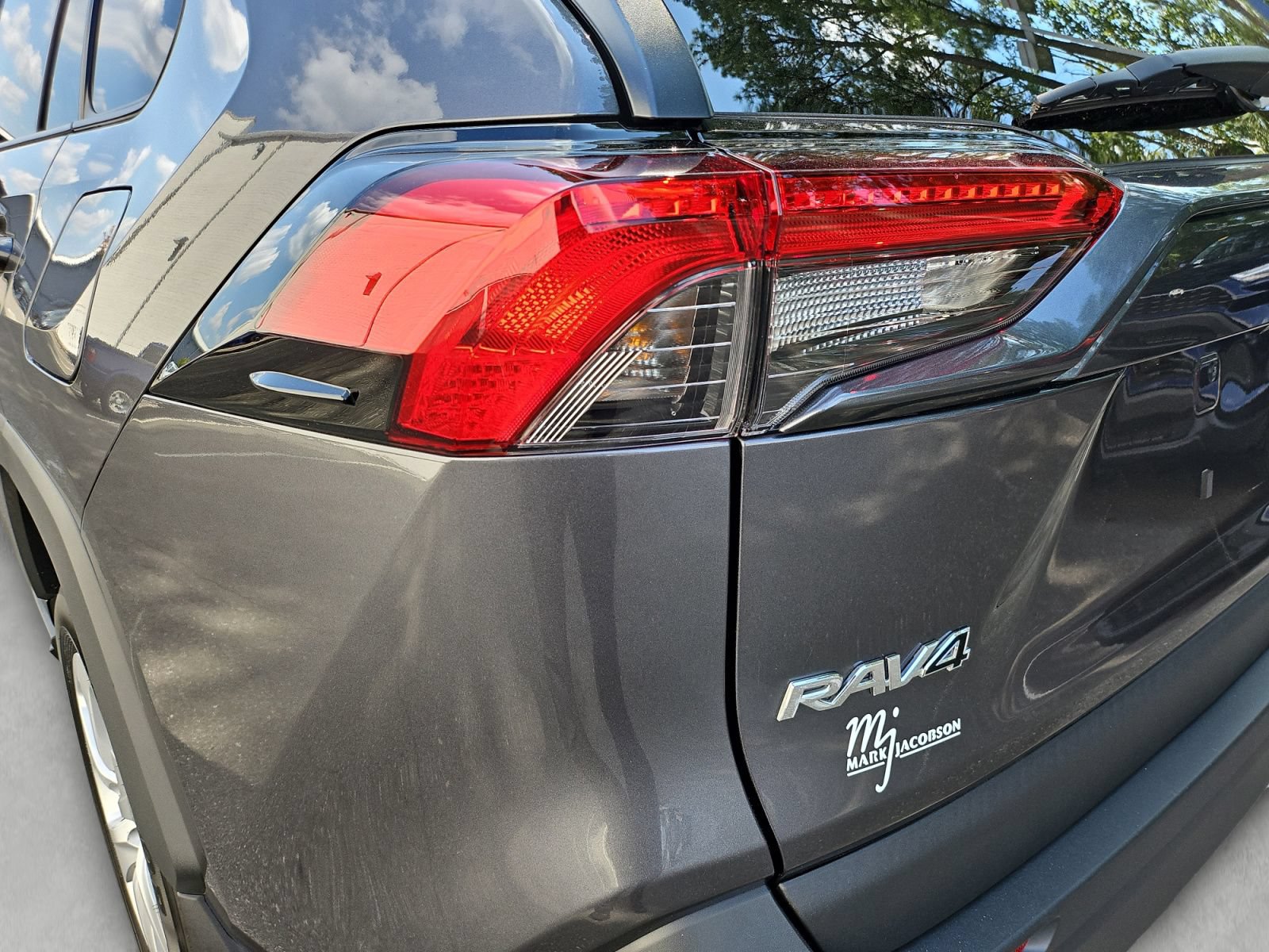 Used 2025 Toyota RAV4 LE AWD/4WD image 20