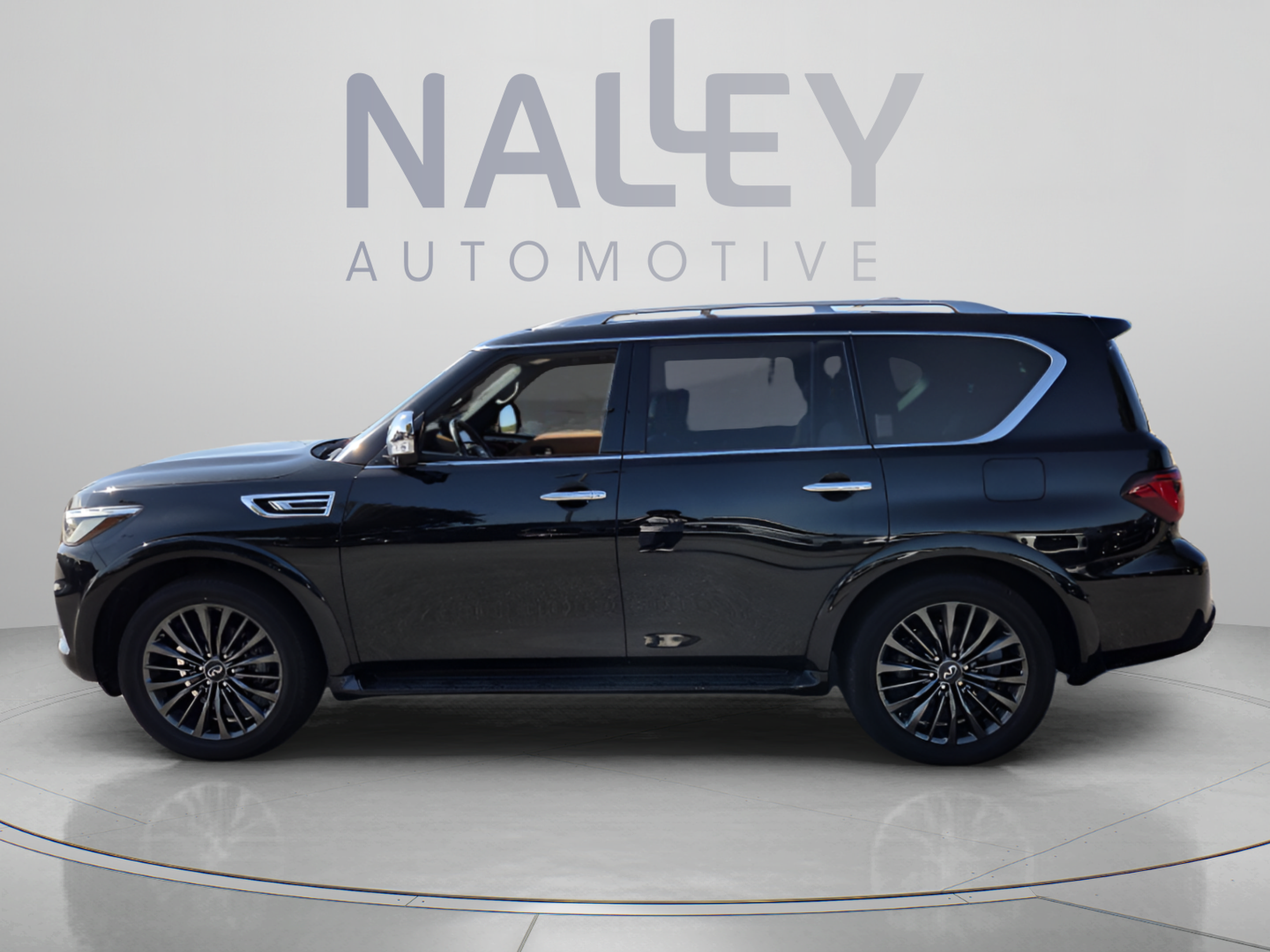 Used 2023 INFINITI QX80 Sensory w/ Cargo Package AWD/4WD image 2