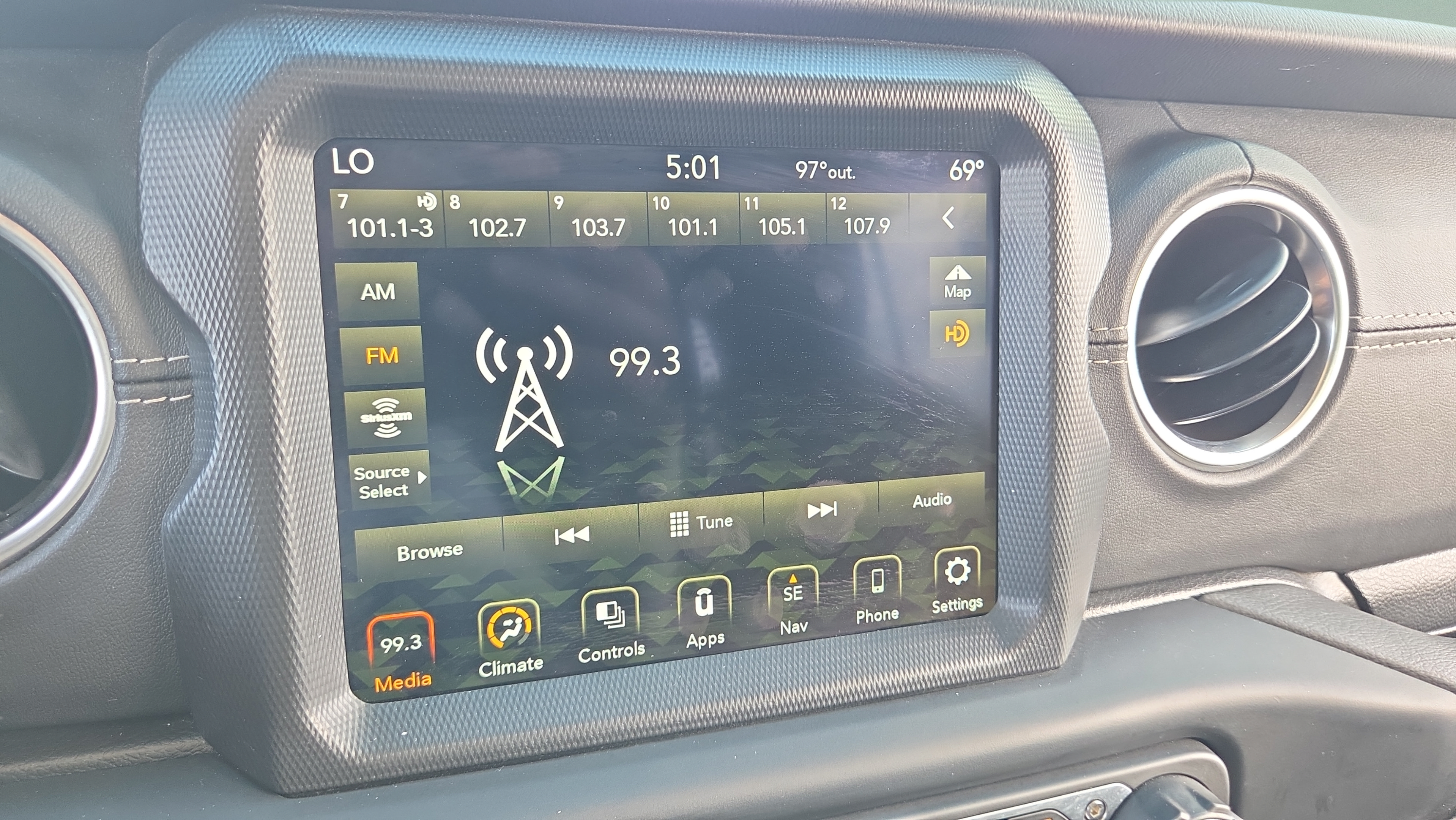 Used 2022 Jeep Wrangler Unlimited Sahara w/ LED Lighting Group AWD/4WD image 25