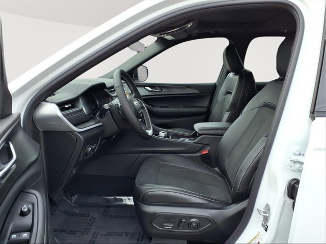 New 2025 Jeep Grand Cherokee L Altitude AWD/4WD image 11
