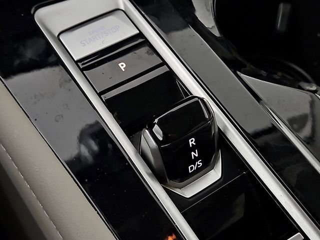 Used 2024 Volkswagen Atlas SEL Premium R-Line image 16