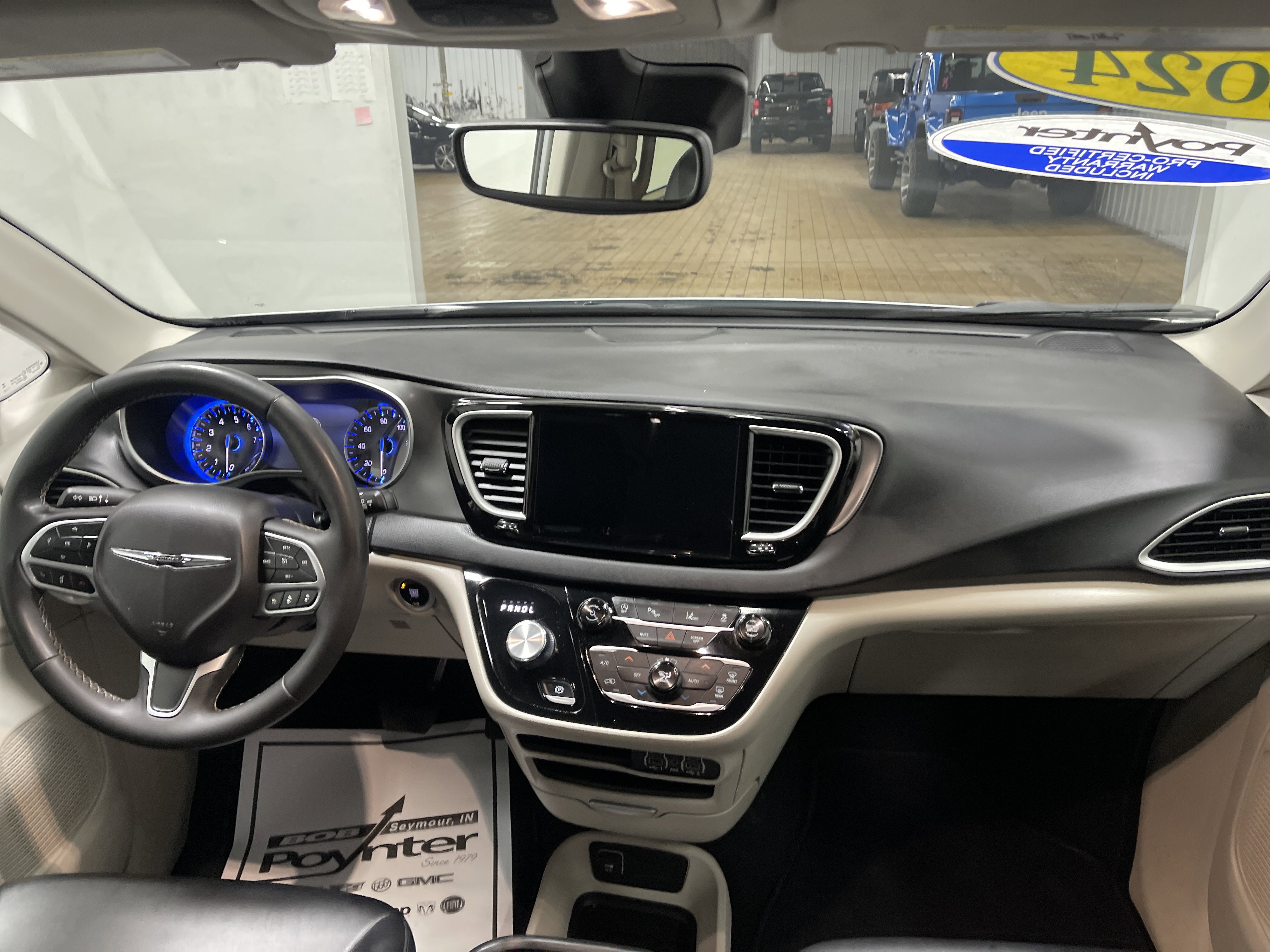 Used 2024 Chrysler Pacifica Touring-L image 21