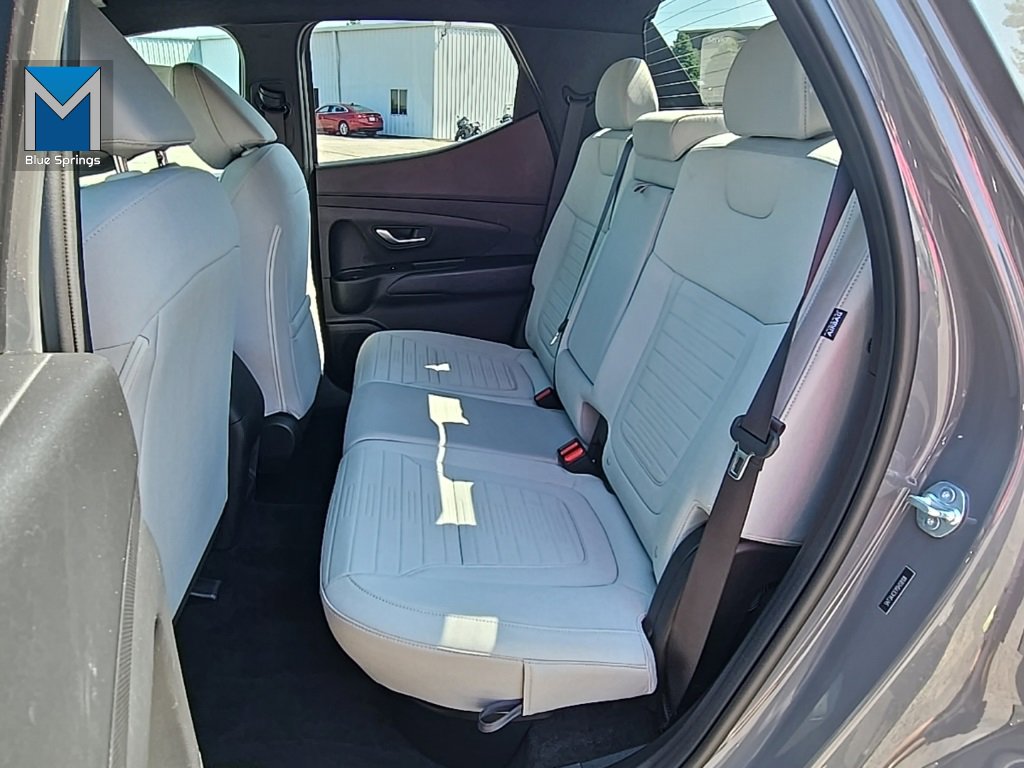 Used 2025 Hyundai Santa Cruz SE image 33