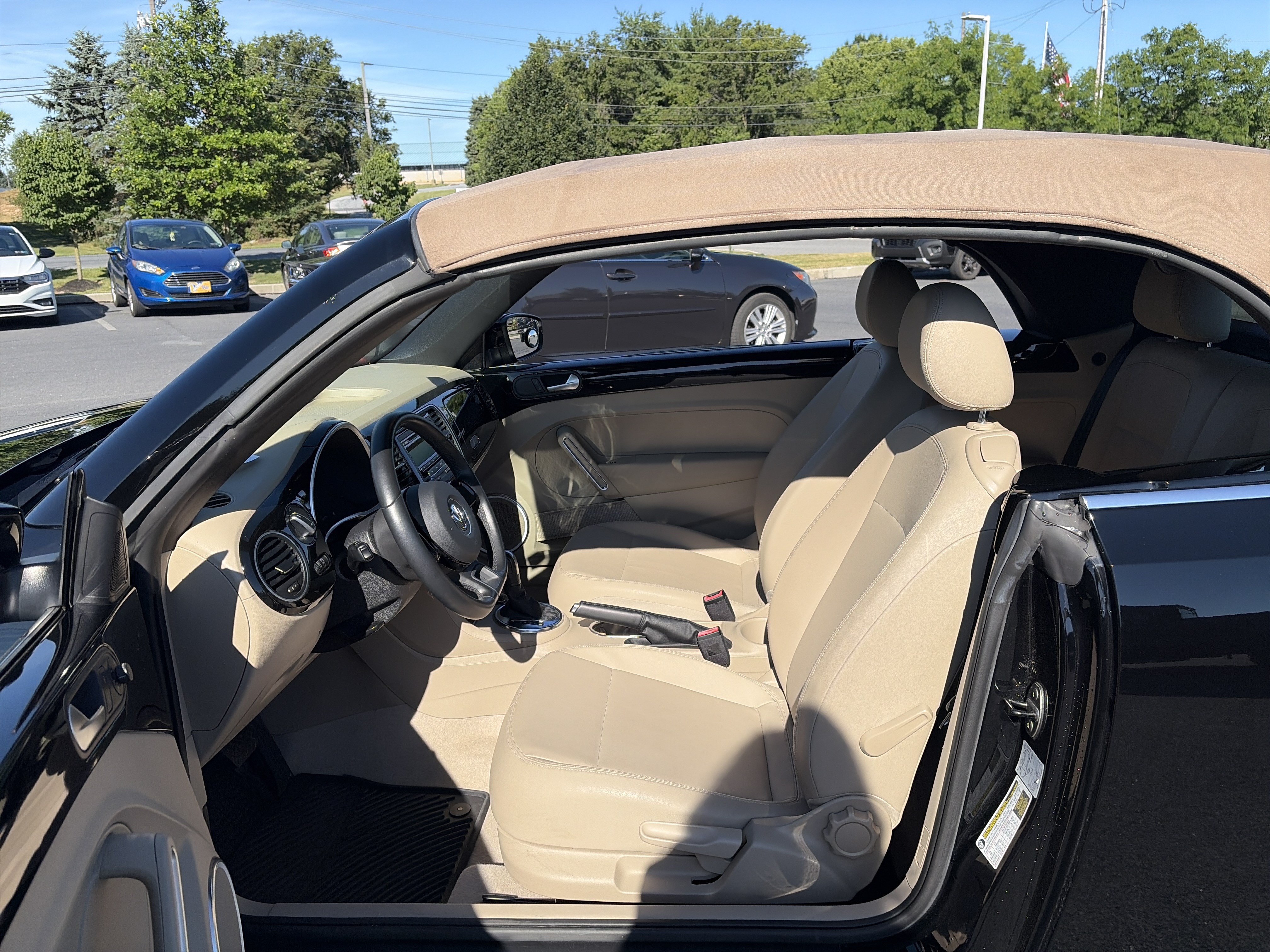 Used 2013 Volkswagen Beetle 2.5 FWD image 17