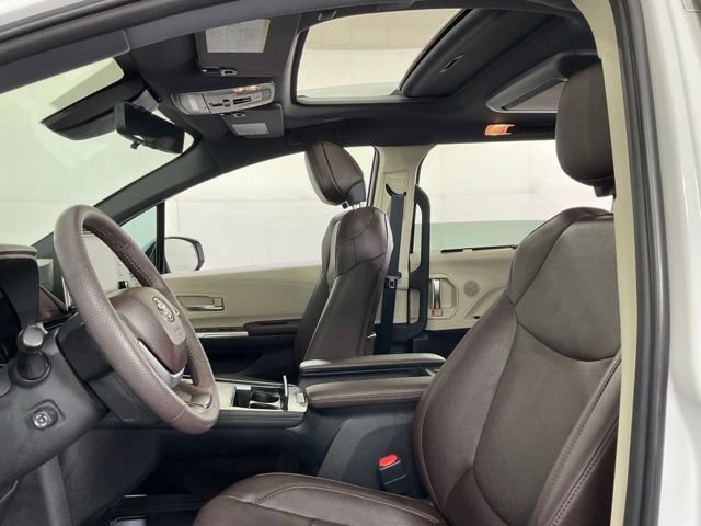 Used 2023 Toyota Sienna Platinum AWD/4WD image 25