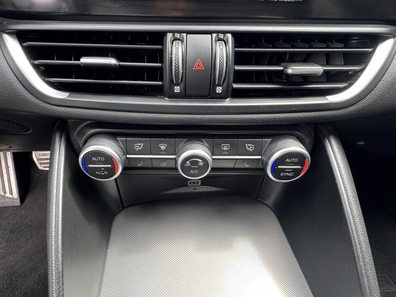 Used 2019 Alfa Romeo Giulia Ti Sport w/ Quick Order Package 22U Sport RWD image 17