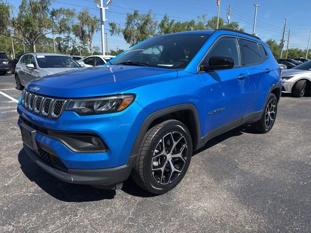 Used 2024 Jeep Compass Latitude AWD/4WD image 10