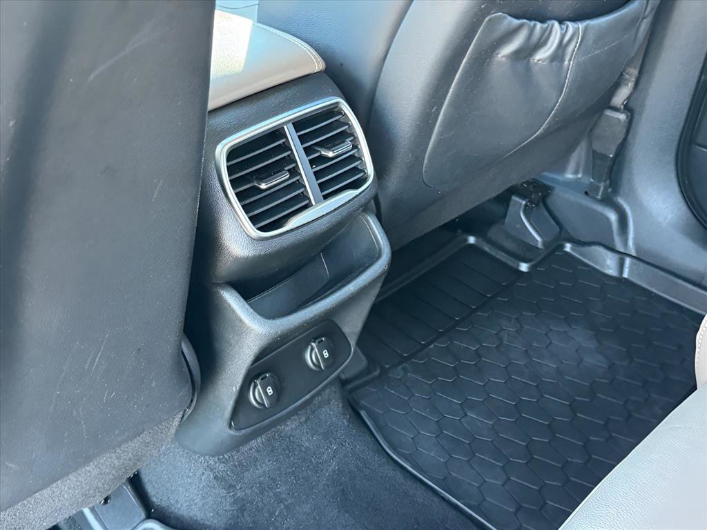 Used 2019 Hyundai Santa Fe Limited image 16