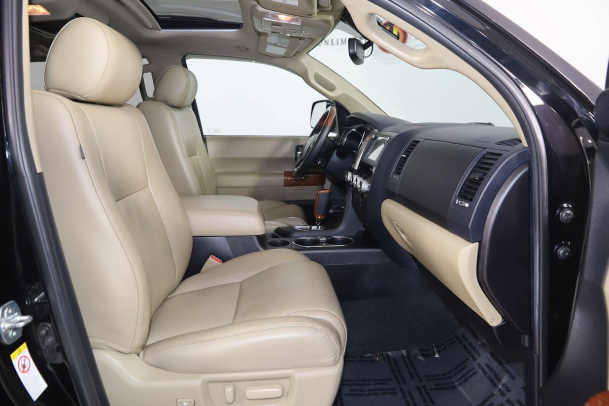 Used 2020 Toyota Sequoia Platinum AWD/4WD image 13