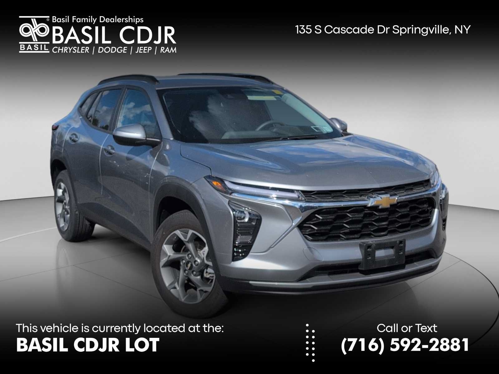 Used 2025 Chevrolet Trax LT FWD image 1