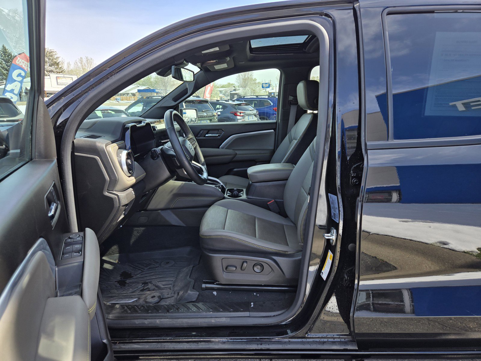 Used 2024 Chevrolet Colorado ZR2 w/ ZR2 Convenience Package III AWD/4WD image 9