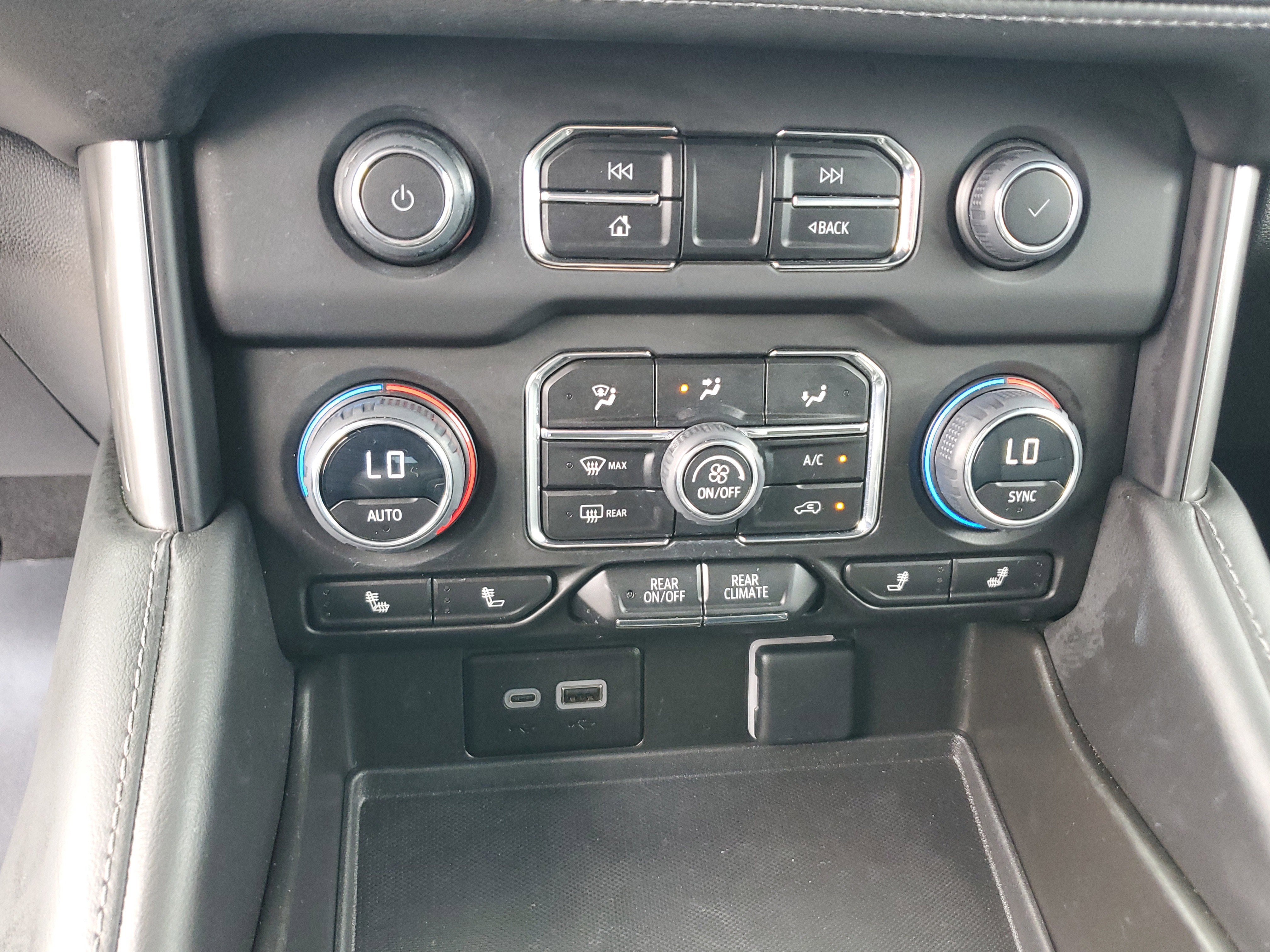 Used 2023 Chevrolet Suburban Z71 w/ Luxury Package image 27