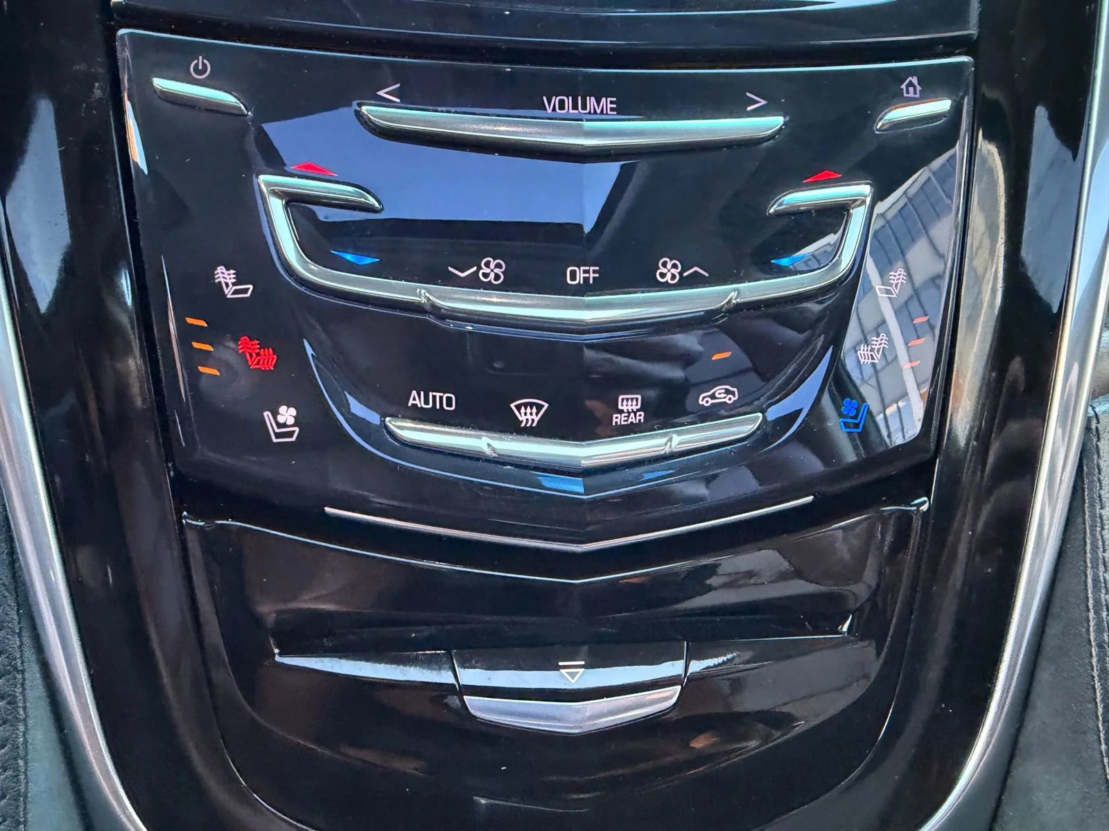 Used 2019 Cadillac Escalade Premium Luxury image 20