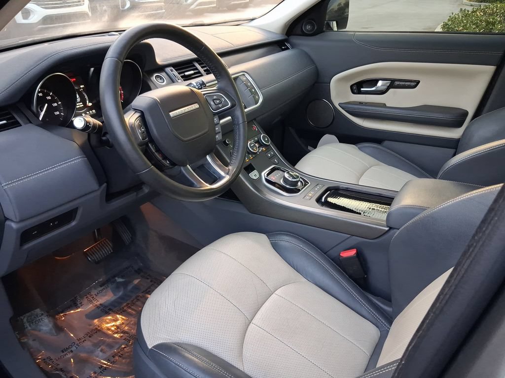 Used 2019 Land Rover Range Rover Evoque SE AWD/4WD image 15