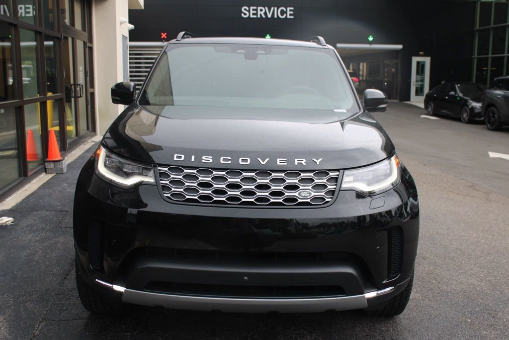 Certified 2025 Land Rover Discovery S image 2