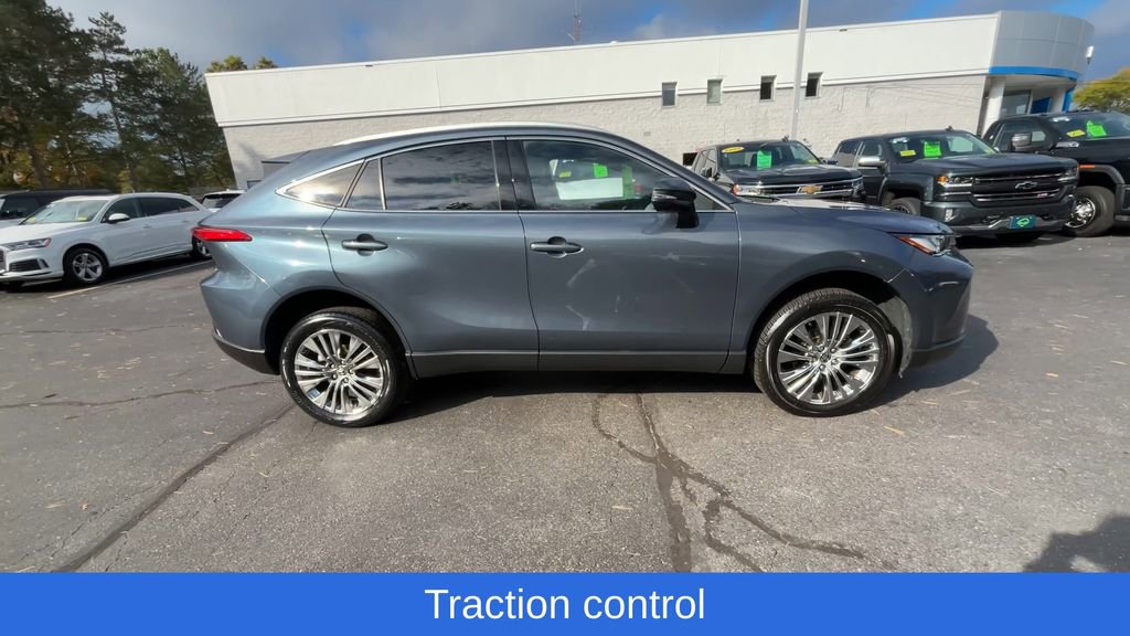 Used 2024 Toyota Venza XLE image 6