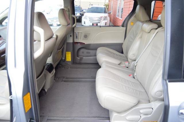 Used 2011 Toyota Sienna XLE w/ XLE Navigation Pkg FWD image 49