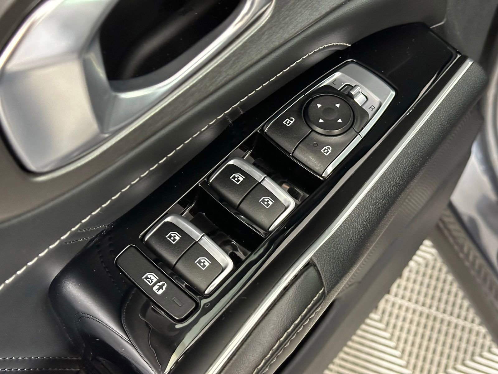 Used 2022 Kia Sorento SX AWD/4WD image 38