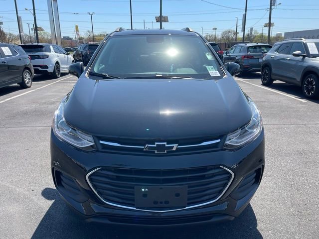 Used 2022 Chevrolet Trax LT w/ Midnight Edition image 2