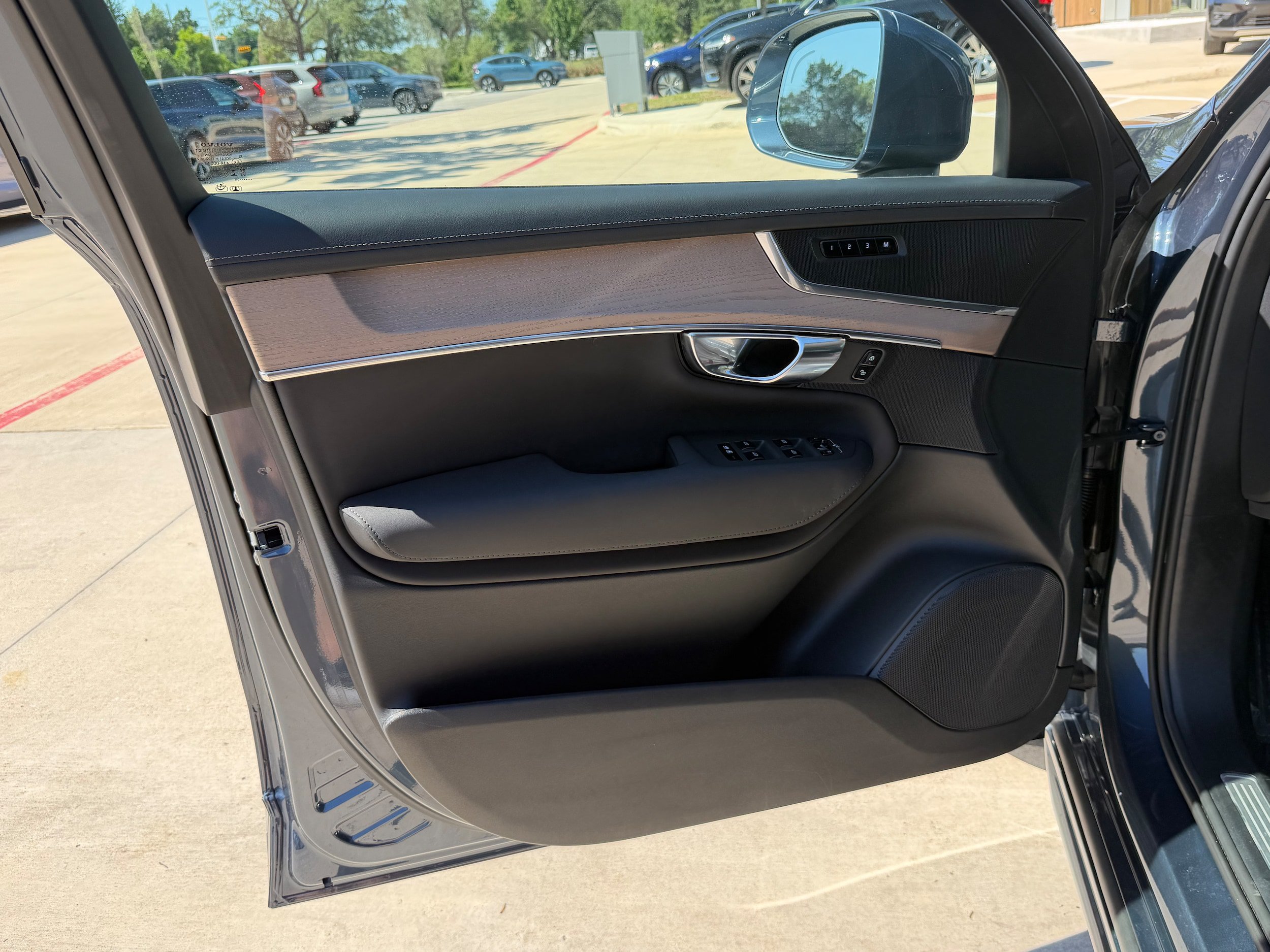 Certified 2025 Volvo XC90 B6 Plus AWD/4WD image 22
