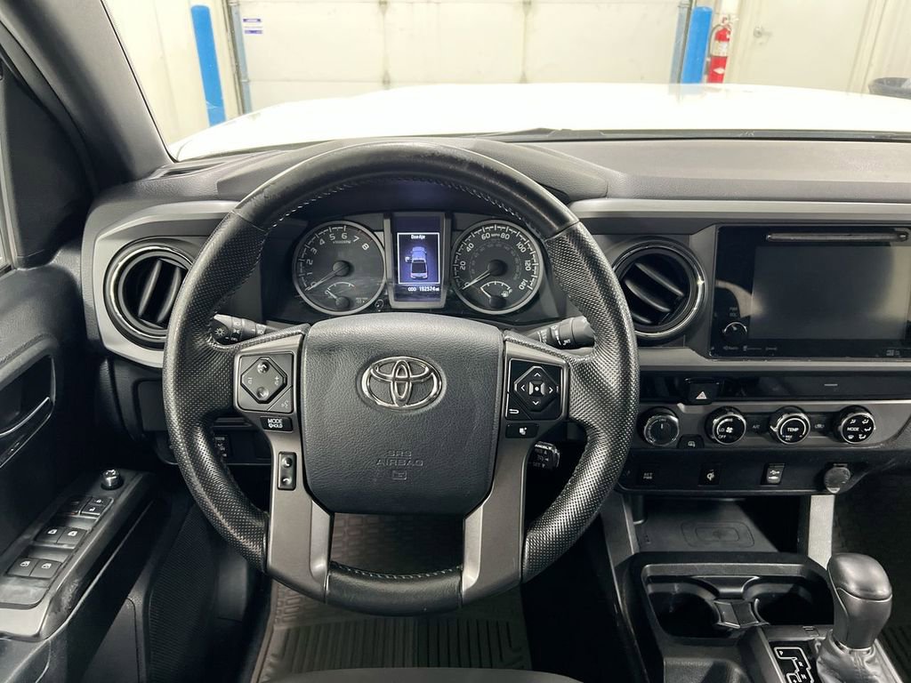 Used 2016 Toyota Tacoma TRD Off-Road w/ Exterior Package AWD/4WD image 11