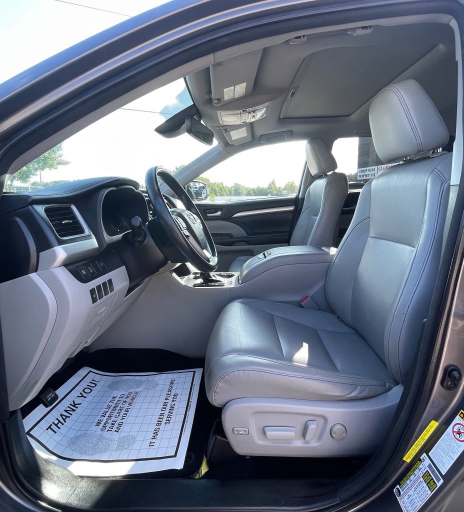 Used 2017 Toyota Highlander XLE FWD image 15
