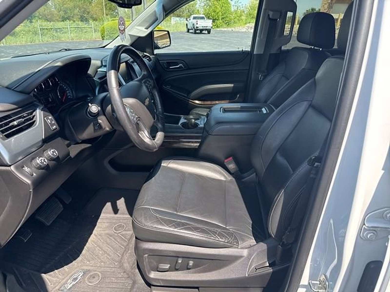 Used 2018 Chevrolet Suburban LT AWD/4WD image 13