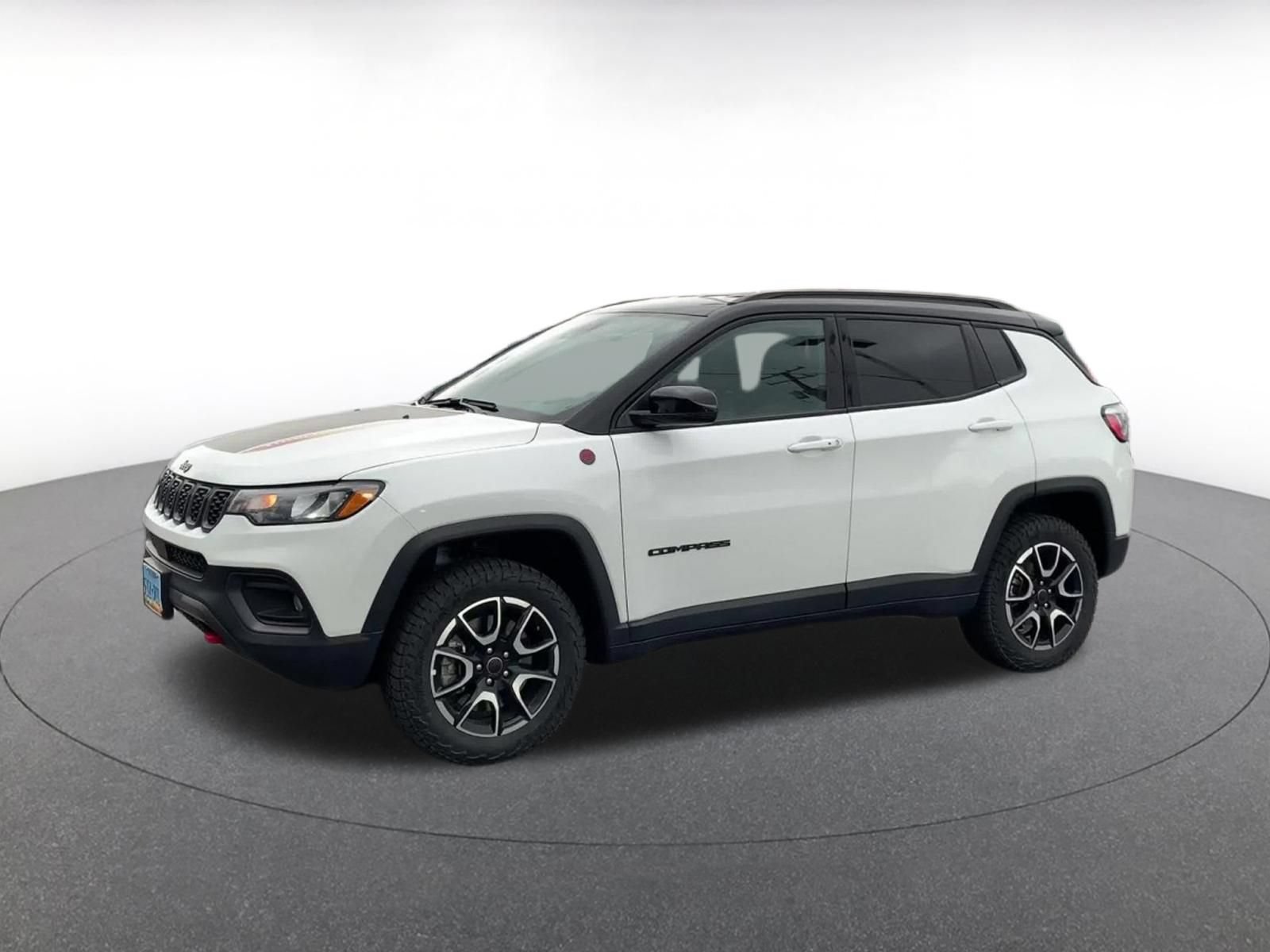 Used 2025 Jeep Compass Trailhawk AWD/4WD image 8