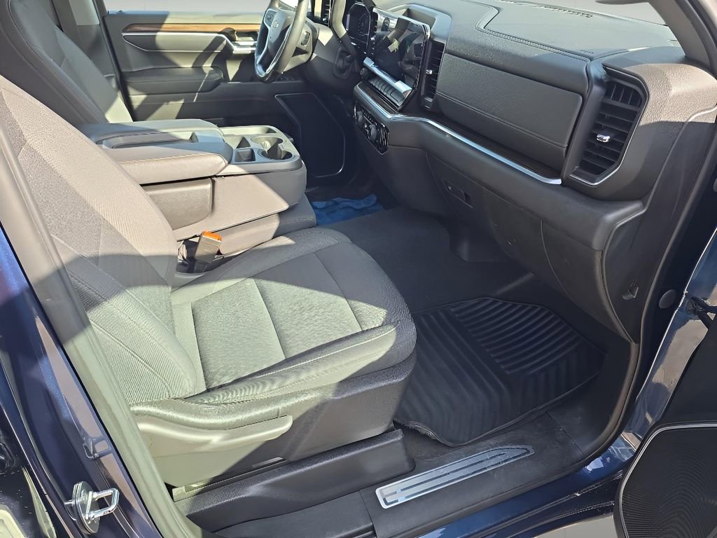 Used 2022 Chevrolet Silverado 1500 LT AWD/4WD image 32