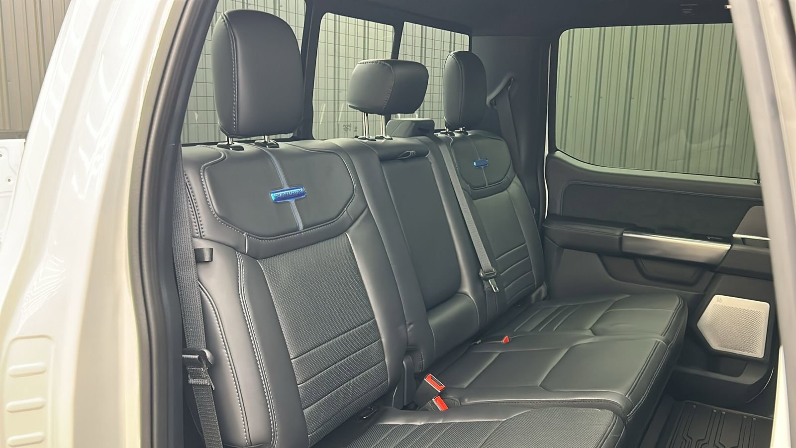 Used 2025 Ford F450 Platinum w/ FX4 Off-Road Package image 43