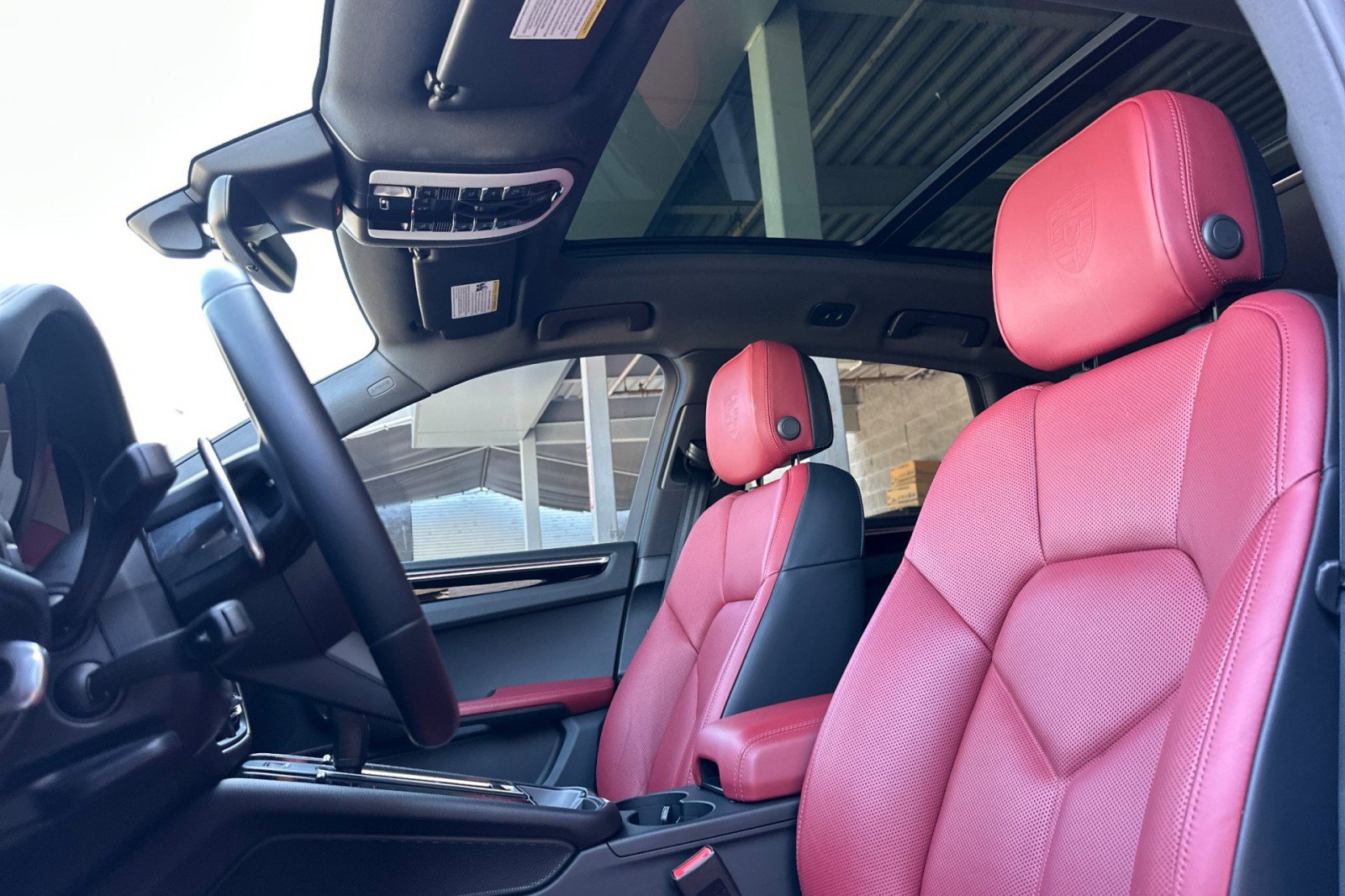 Certified 2023 Porsche Macan Turbo AWD/4WD image 5