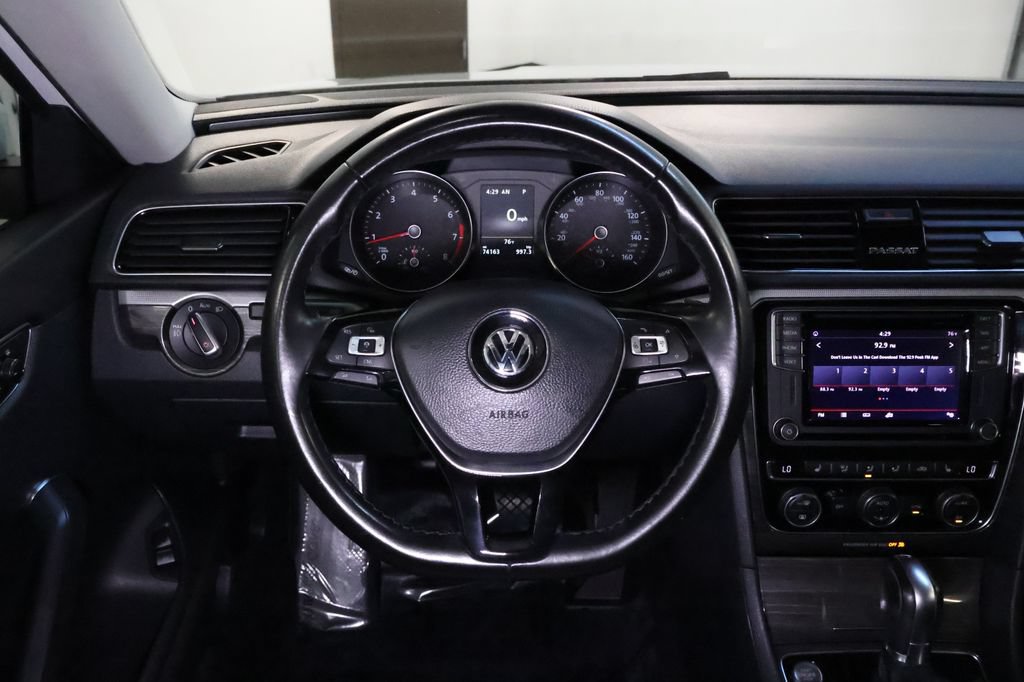 Used 2018 Volkswagen Passat 2.0T SE FWD image 19