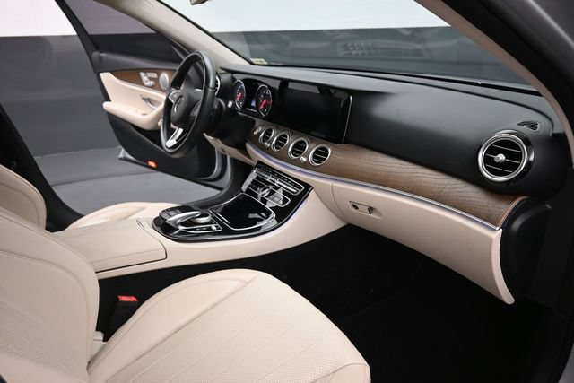 Used 2017 Mercedes-Benz E 300 4MATIC image 30