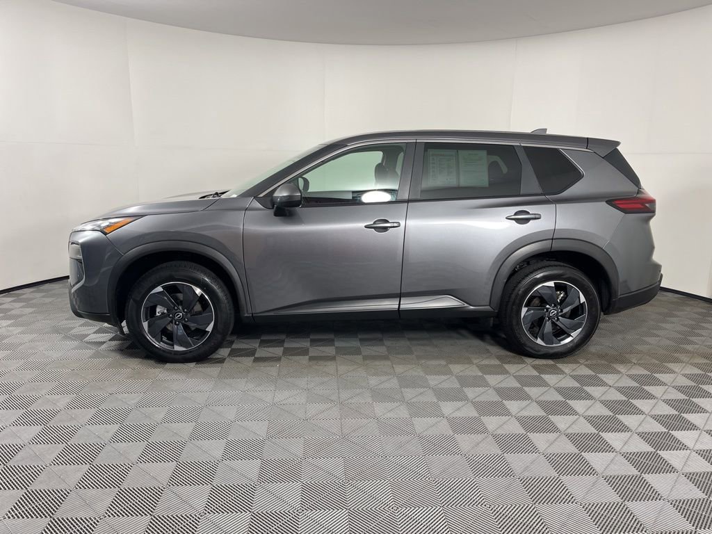 Used 2025 Nissan Rogue SV AWD/4WD image 2