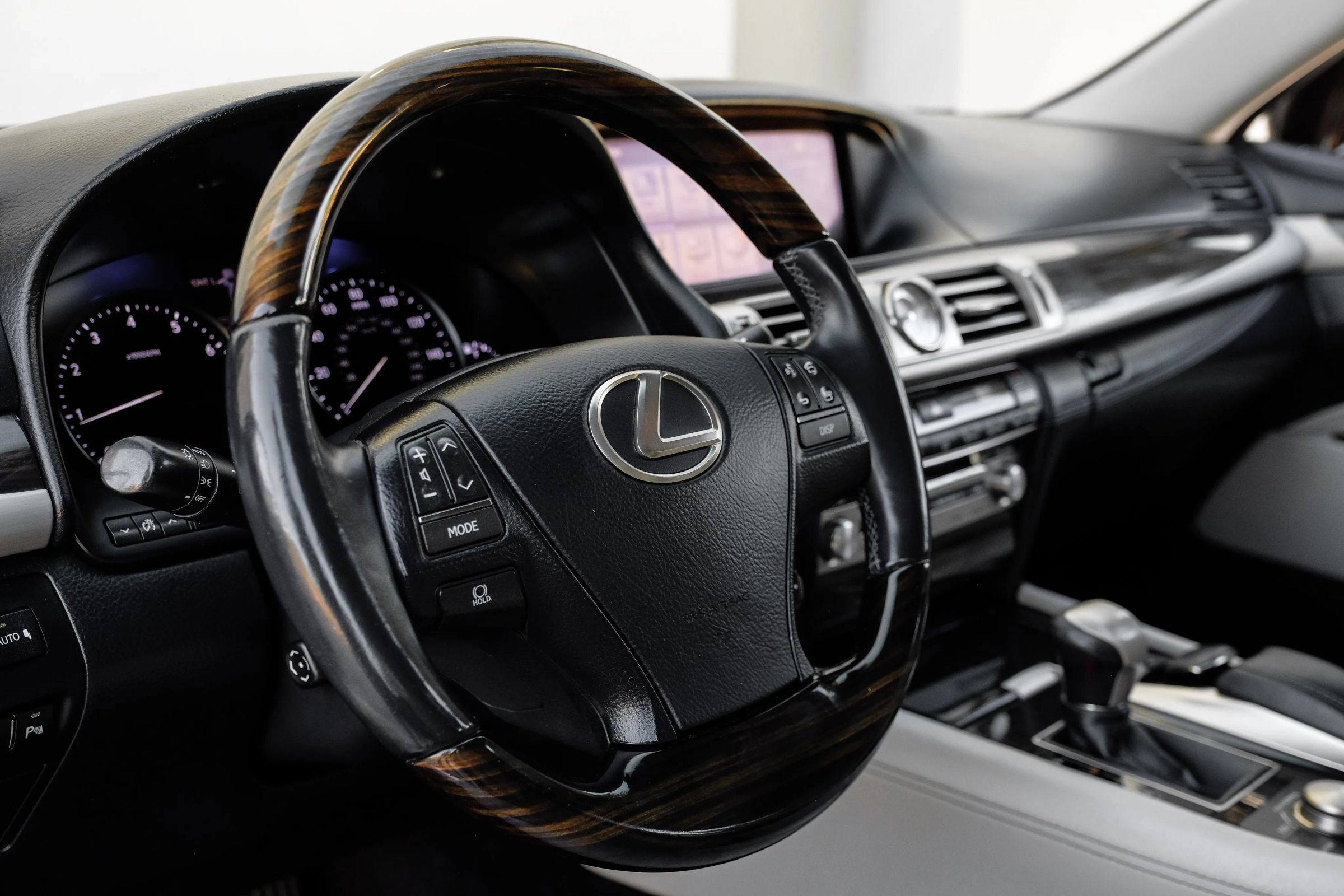 Used 2014 Lexus LS 460 AWD w/ Comfort Package image 24