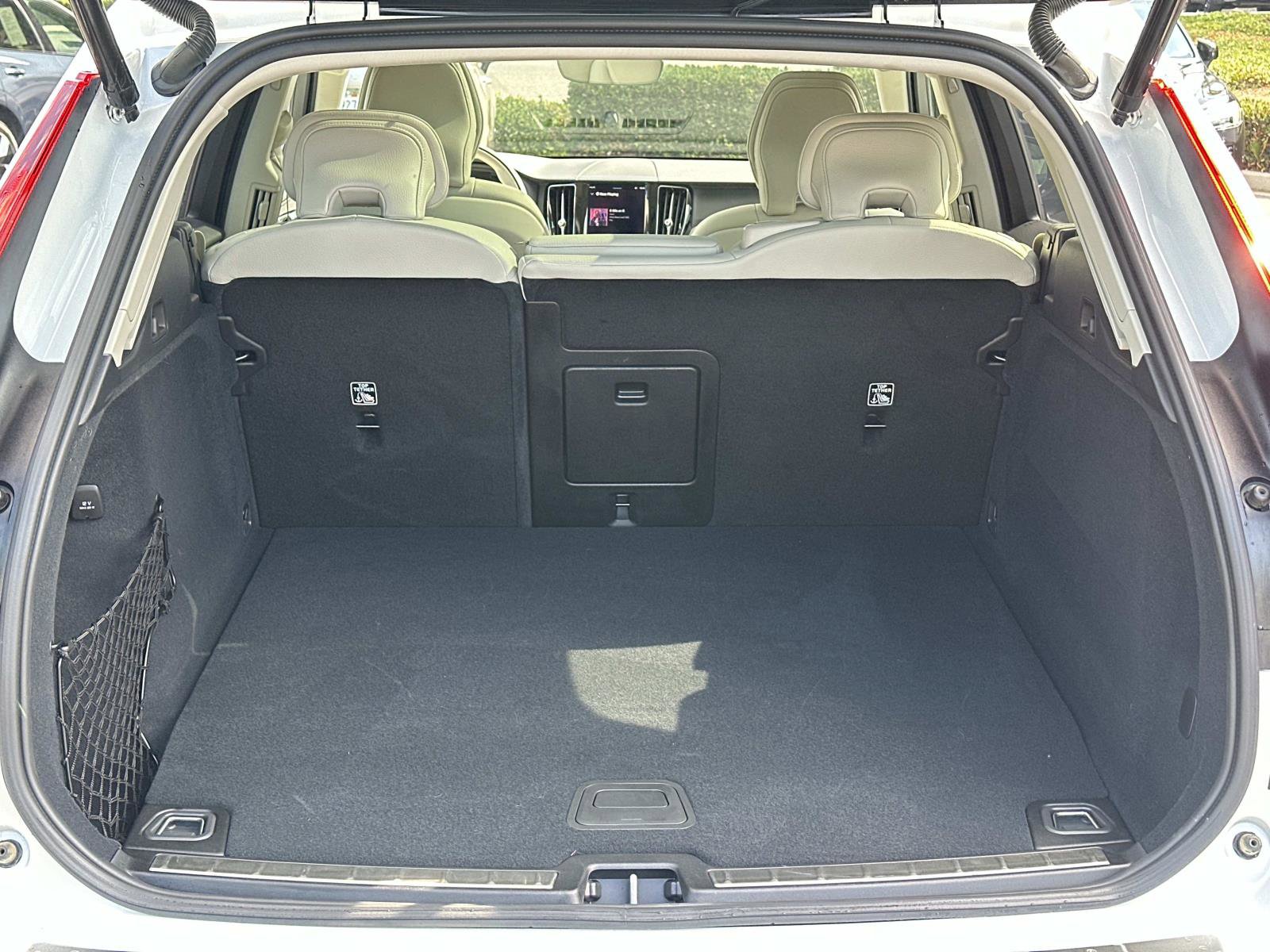 Certified 2025 Volvo XC60 T8 Plus w/ Protection Package Premier image 23