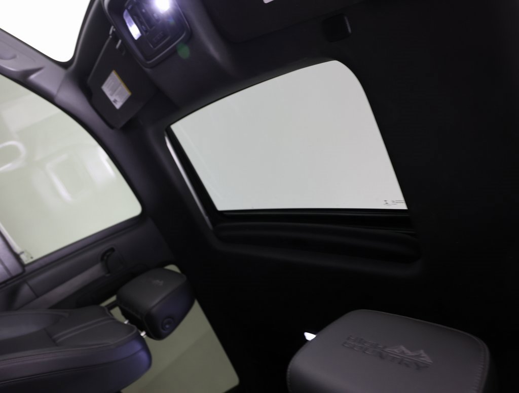 Used 2020 Chevrolet Silverado 1500 High Country w/ Technology Package image 13