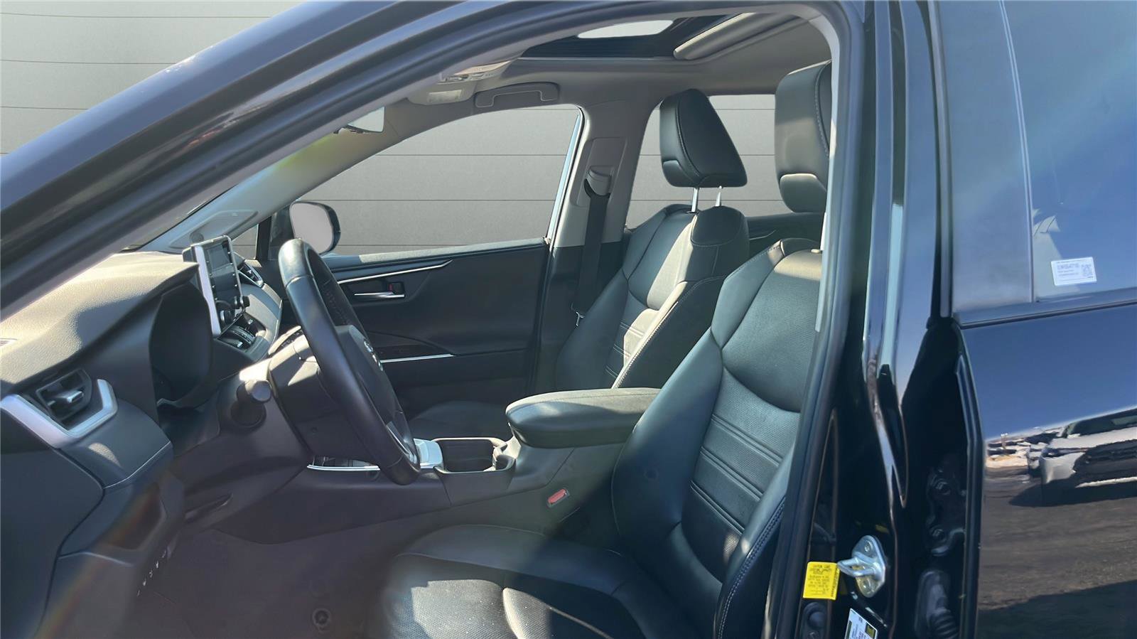 Used 2020 Toyota RAV4 Limited image 4