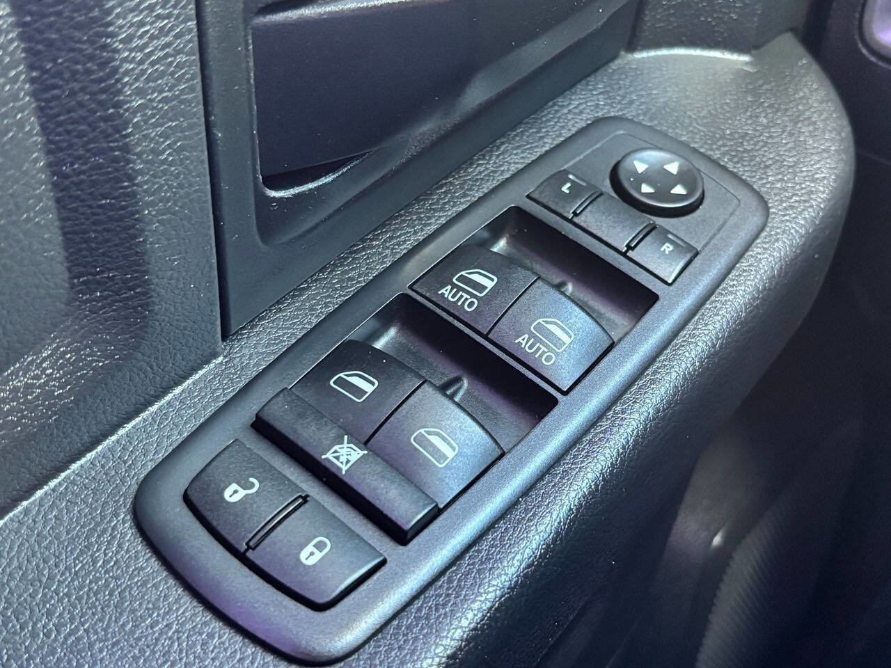 Used 2017 RAM 1500 Express image 29