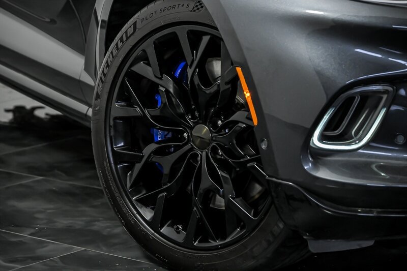 Used 2021 Aston Martin DBX AWD/4WD image 3