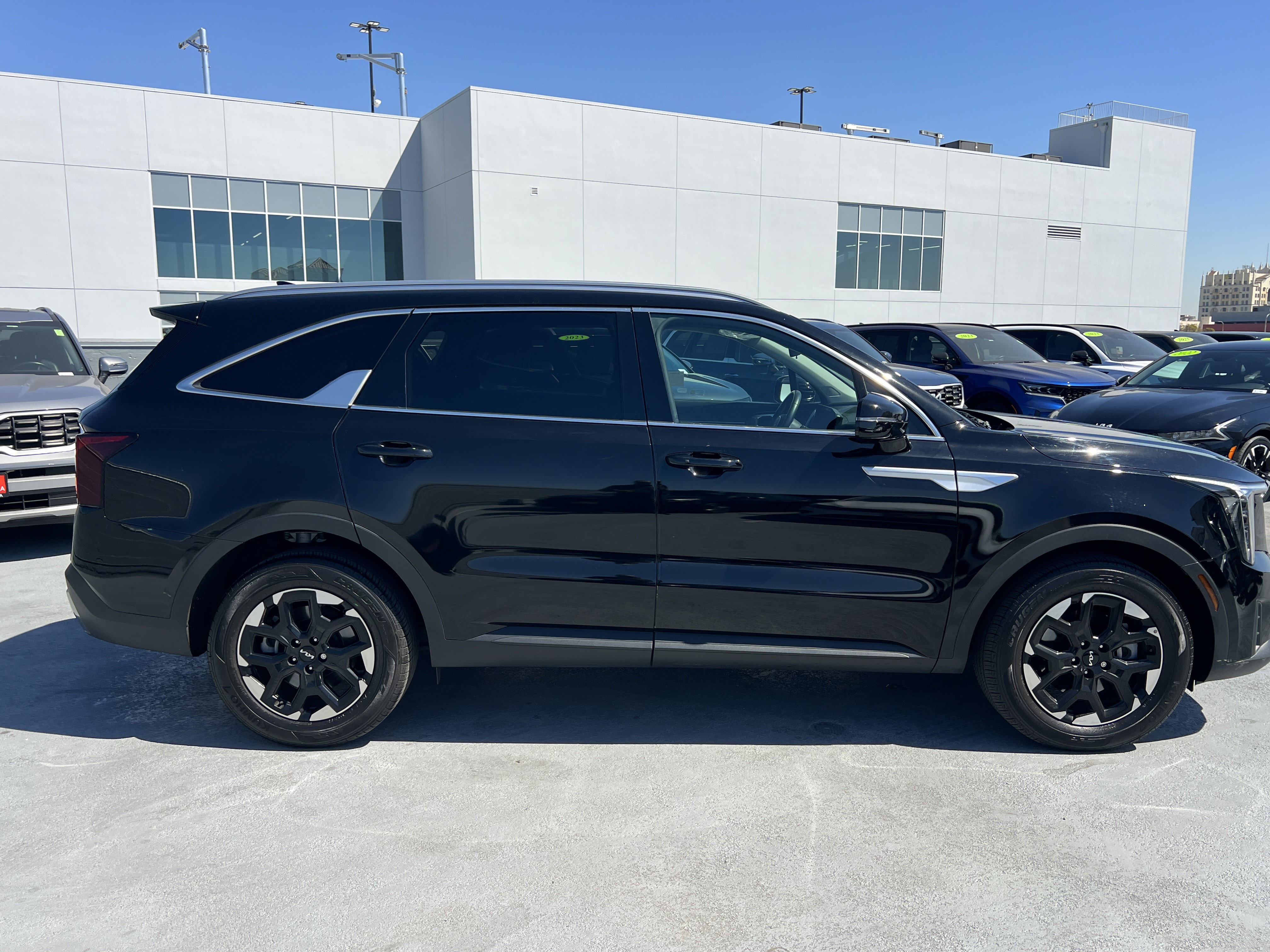 Certified 2025 Kia Sorento S image 9