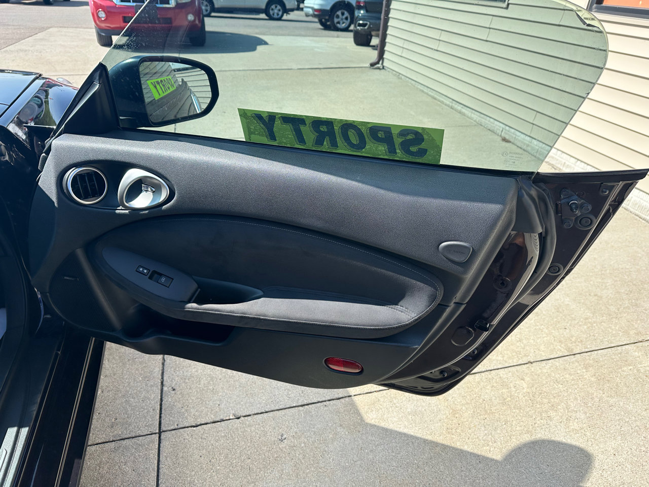 Used 2014 Nissan 370Z Touring w/ Sport Package image 10