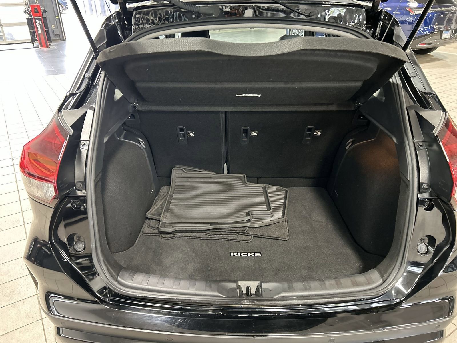 Certified 2022 Nissan Kicks SR w/ Premium Package FWD image 40