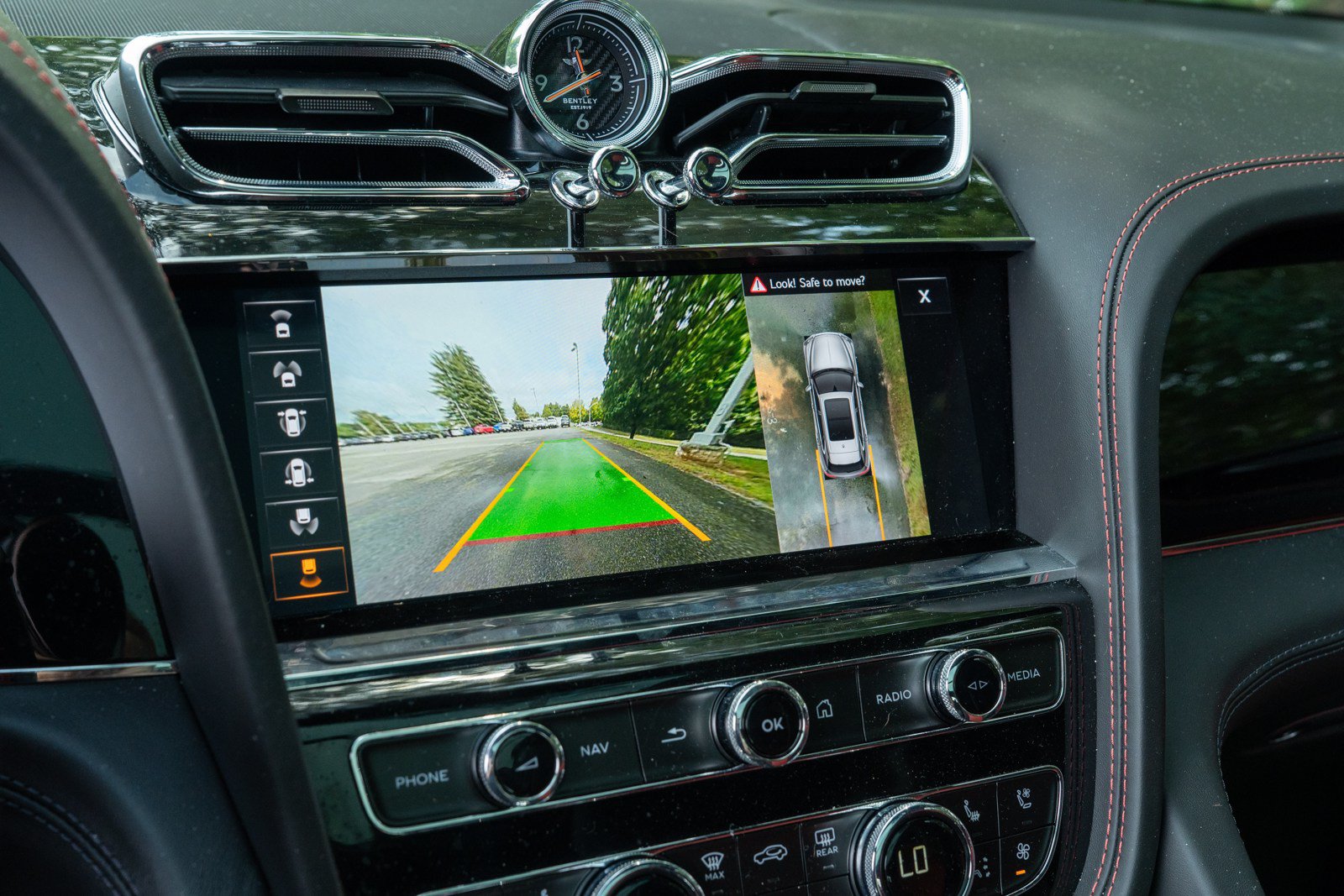 Used 2022 Bentley Bentayga AWD/4WD image 21