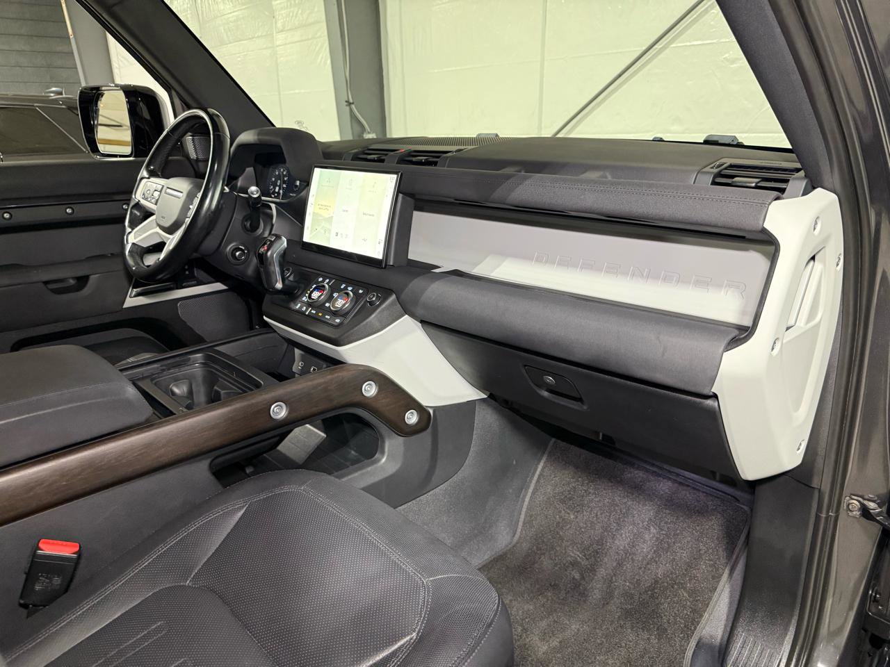 Used 2022 Land Rover Defender 110 X-Dynamic SE AWD/4WD image 28