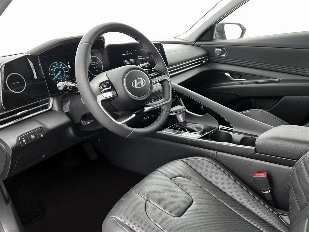 New 2025 Hyundai Elantra Limited w/ Cargo Package image 14
